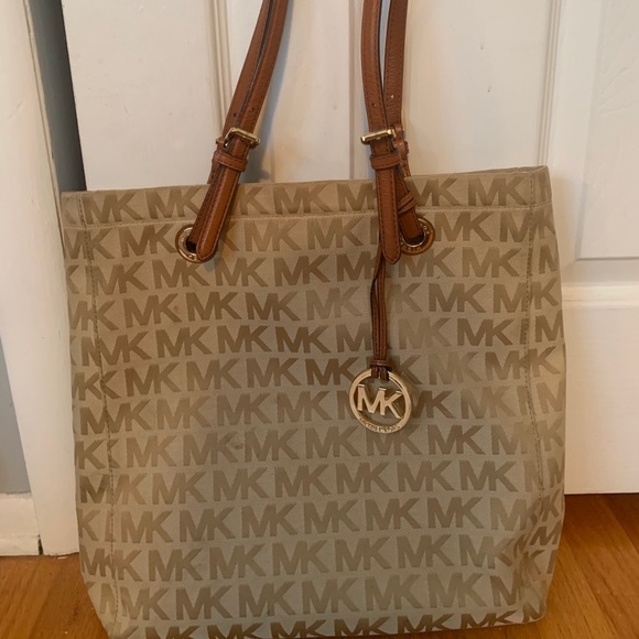 Michael Kors Handbags - MK bag